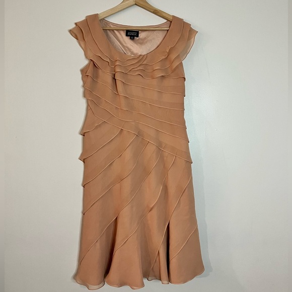 Adrianna Papell Nude Blush Chiffon Layered Sleeveless Cocktail Dress - Size 8 - Picture 1 of 9